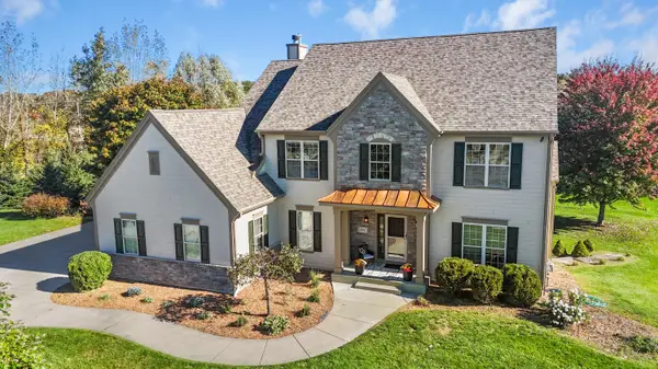 2811 Makou Trl, Waukesha, WI 53189
