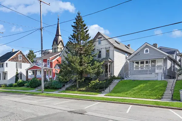 1021 E Pearson St, Milwaukee, WI 53202