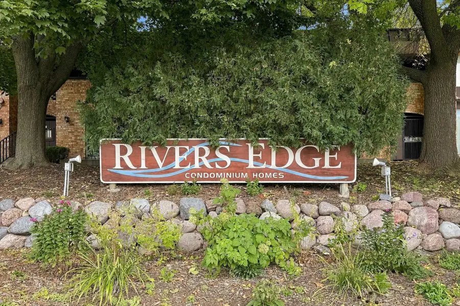 4117 W Rivers Edge Cir, Brown Deer, WI 53209 - #2