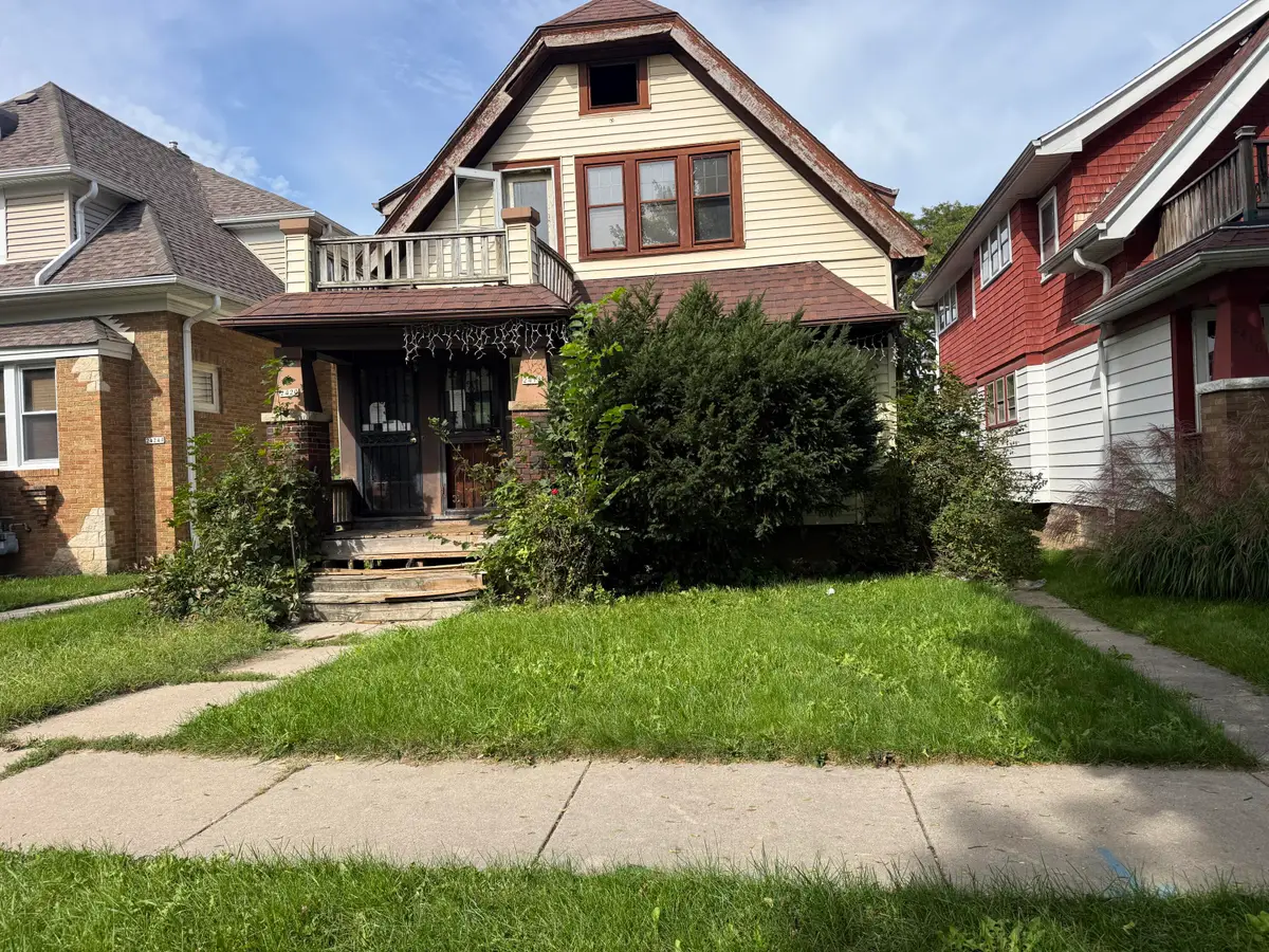 2418 W Hope Ave, Milwaukee, WI 53209 - #1