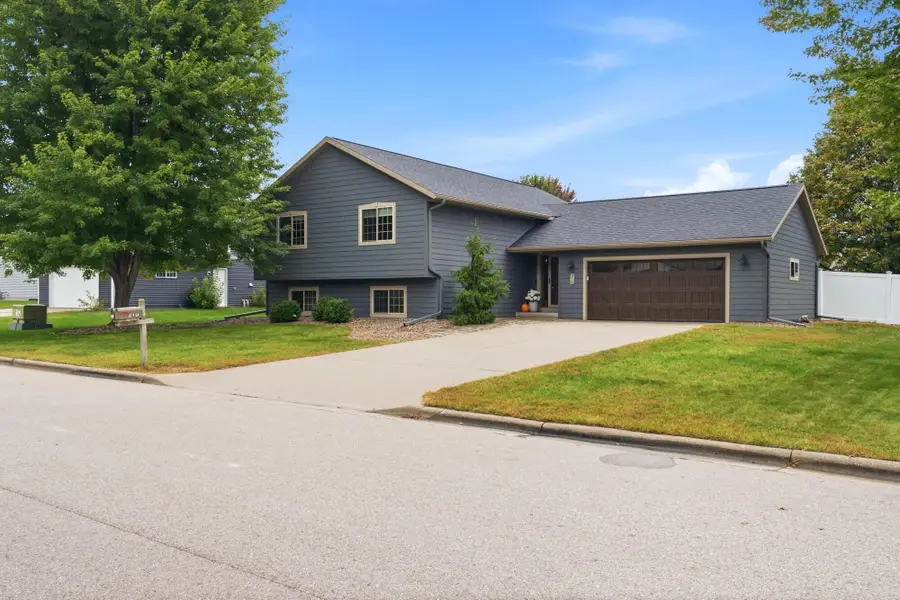 210 Peterson St, Holmen, WI 54636 - #2