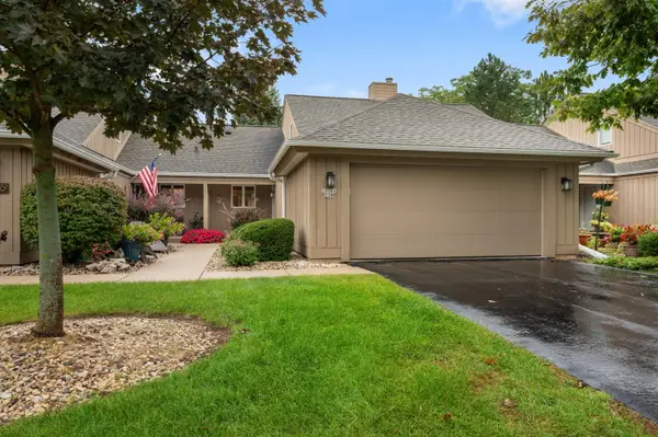 10104 N Gettysburg Ct, Mequon, WI 53092