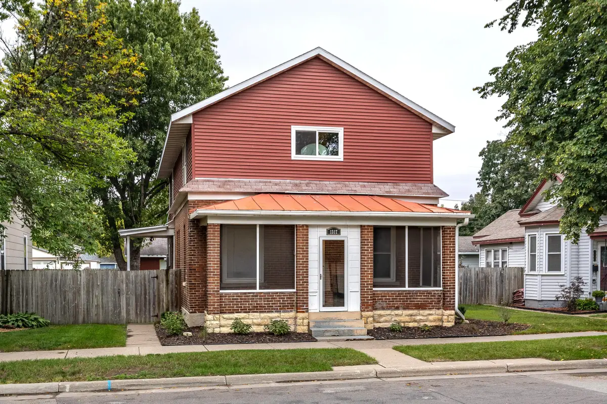 1317 Farnam St, La Crosse, WI 54601 - #1