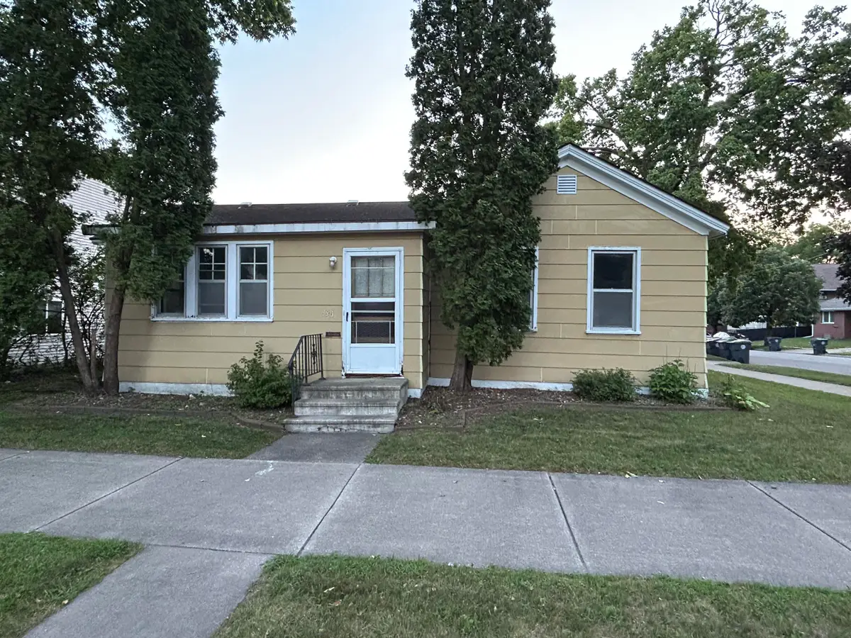 731 10th St N, La Crosse, WI 54601 - #1
