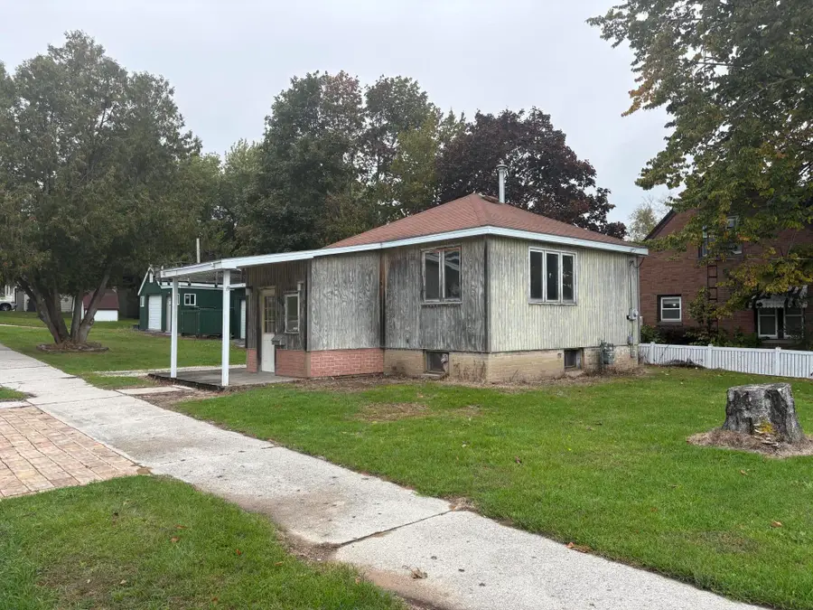 904 Dewey St, Manitowoc, WI 54220 - #2