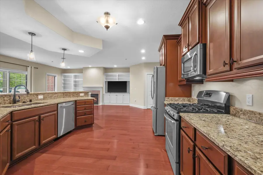 17490 Crest Hill Dr, Brookfield, WI 53045 - #3