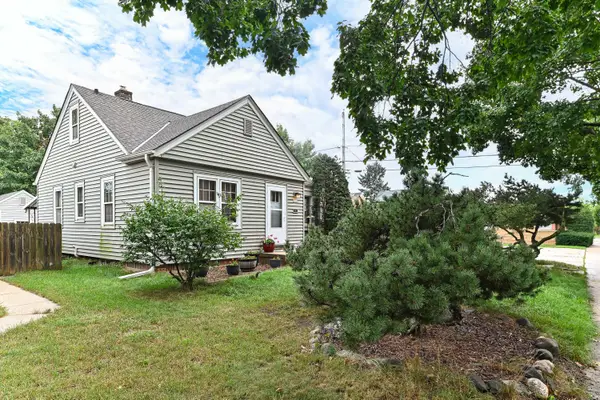 3852 S 5th St, Milwaukee, WI 53207