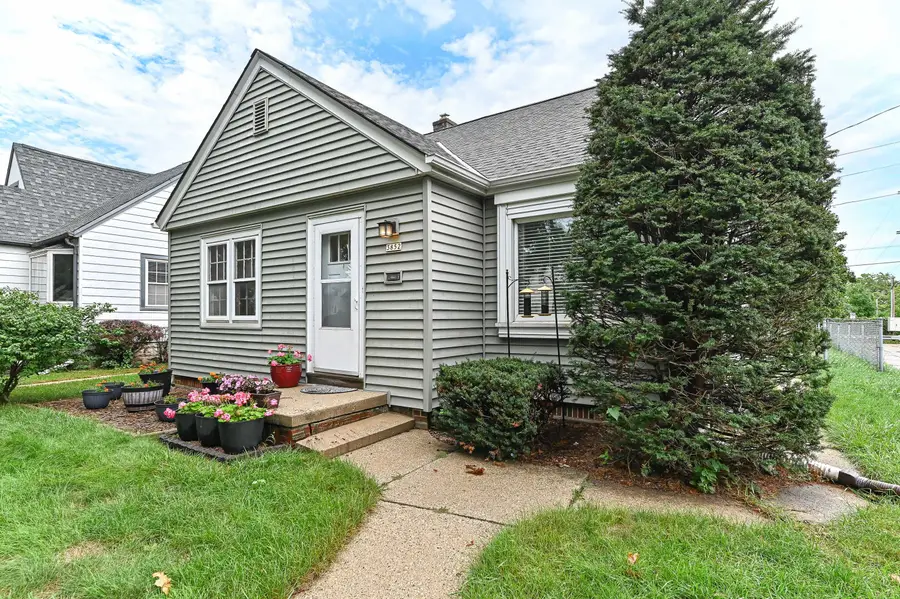 3852 S 5th St, Milwaukee, WI 53207 - #3