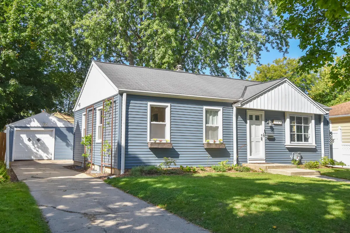 3429 N 95th St, Milwaukee, WI 53222 - #1