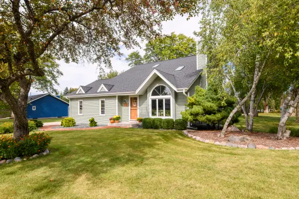 W235N7102 Prairie Ln, Sussex, WI 53089