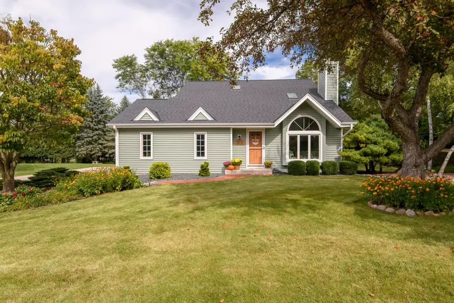 W235N7102 Prairie Ln, Sussex, WI 53089 - #2