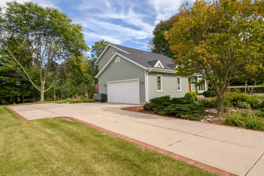 W235N7102 Prairie Ln, Sussex, WI 53089 - #3