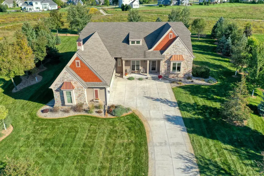 W298N3396 S Imperial Dr, Delafield, WI 53072 - #2