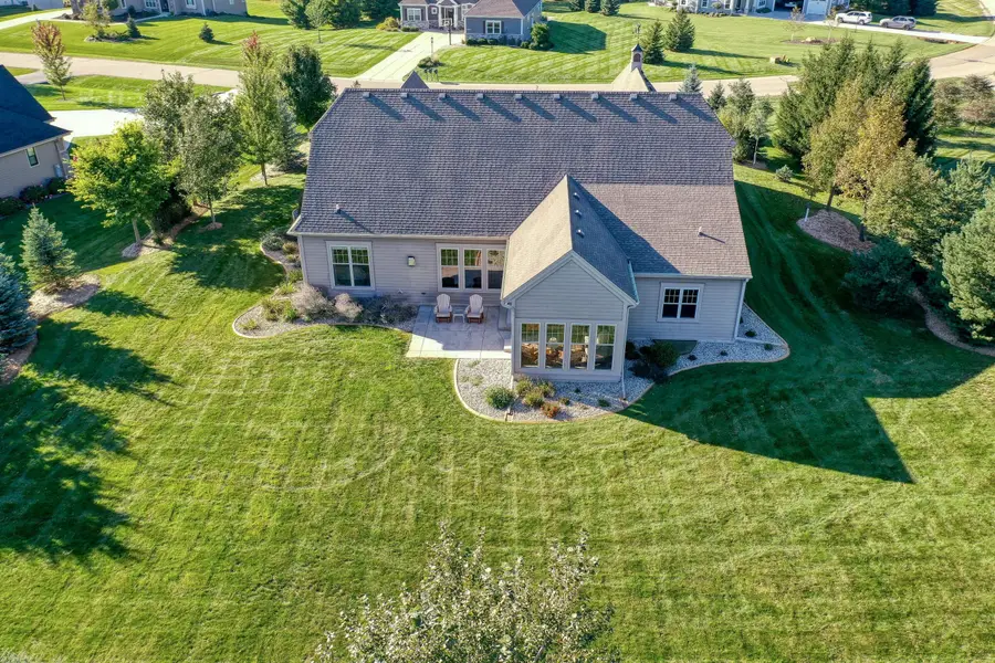 W298N3396 S Imperial Dr, Delafield, WI 53072 - #3