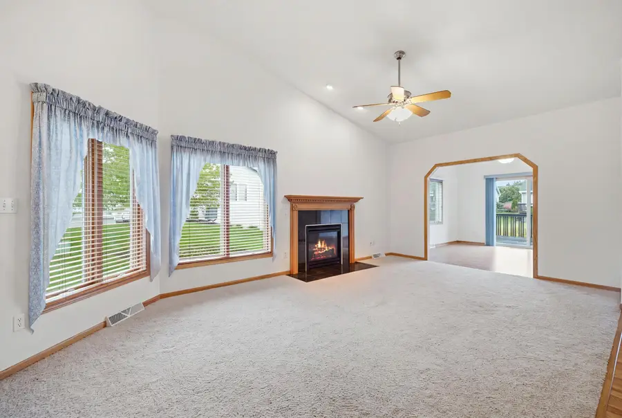 W206N16187 Stonebrook Dr, Jackson, WI 53037 - #3
