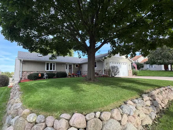 516 High St, Pewaukee, WI 53072