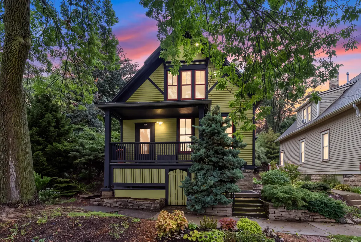 134 E Vine St, Milwaukee, WI 53212 - #1