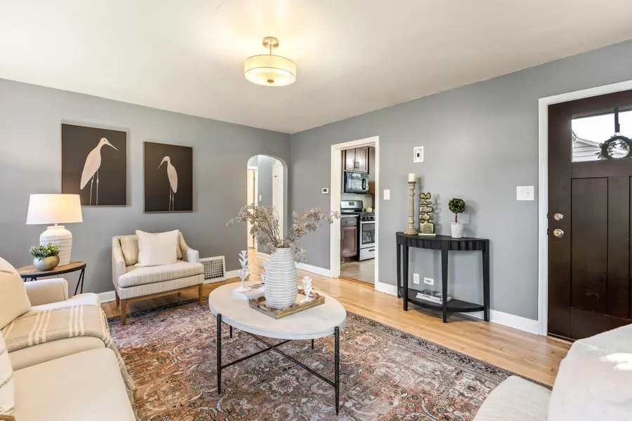 112 E Henry Clay St, Whitefish Bay, WI 53217 - #2