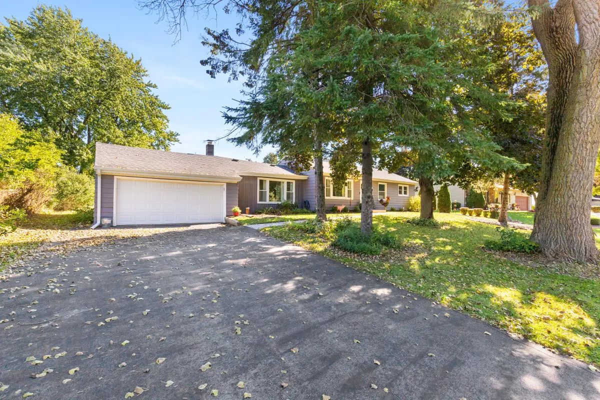 452 Riverview Dr, Grafton, WI 53024 - #1