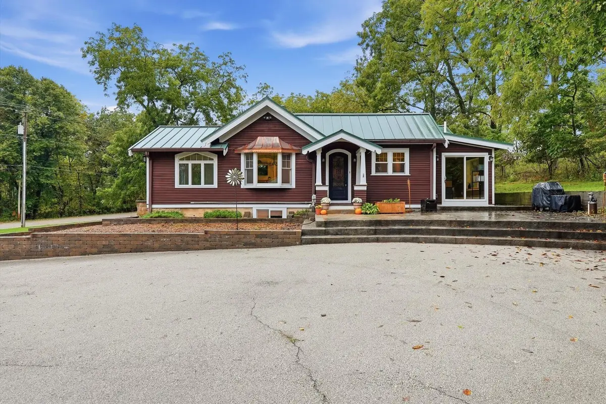 N46W29096 Capitol Dr, Delafield, WI 53029 - #1