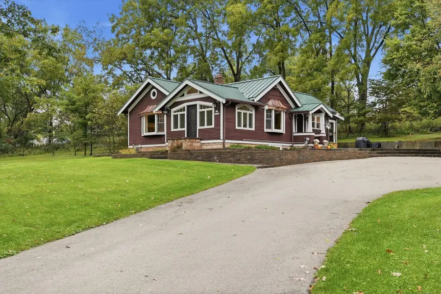 N46W29096 Capitol Dr, Delafield, WI 53029 - #2