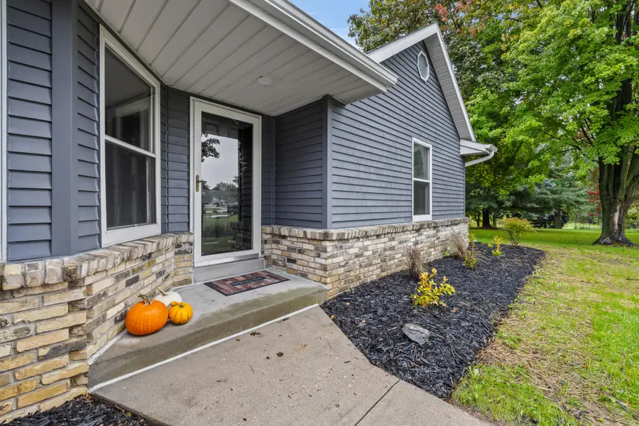 5589 Kengary Ct, Hartford, WI 53086 - #2
