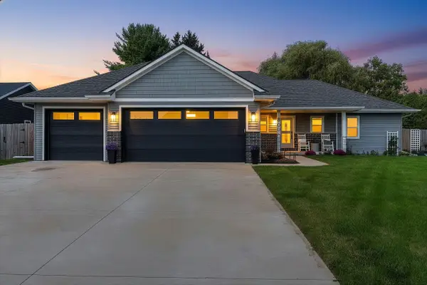 800 Moonbeam Ln, Francis Creek, WI 54214