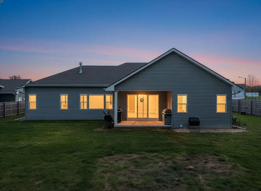 800 Moonbeam Ln, Francis Creek, WI 54214 - #2
