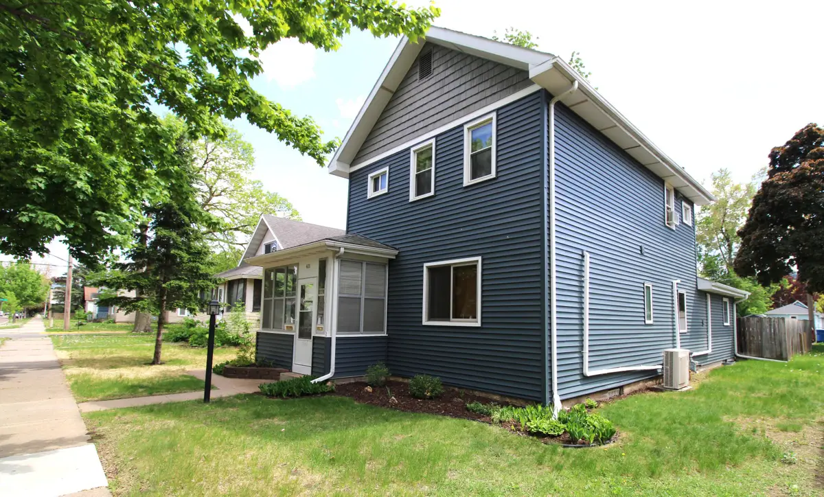 421 8th St E, Winona, MN 55987 - #1