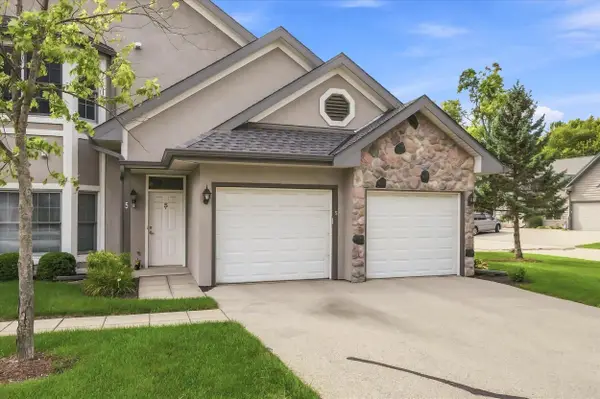 N30W23082 Pineview Way, Pewaukee, WI 53072