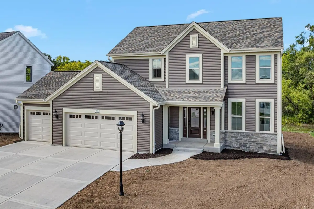 N174W20660 Laurel Springs Cir, Jackson, WI 53037 - #1