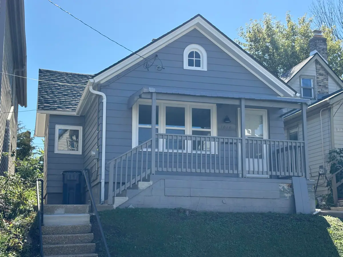 1017 E Pearson St, Milwaukee, WI 53202 - #1