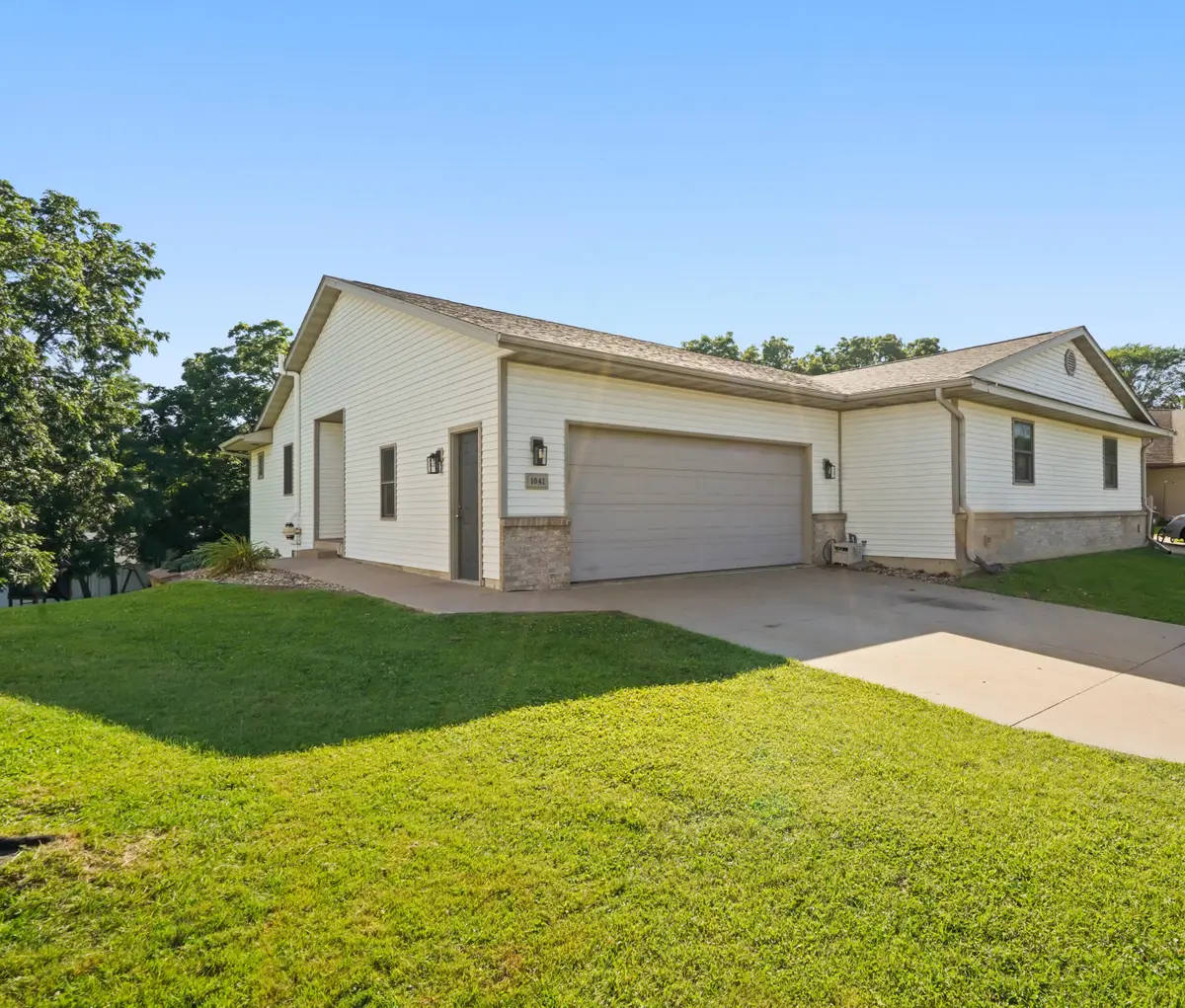 1041 Kristy Ln, Onalaska, WI 54650 - #1
