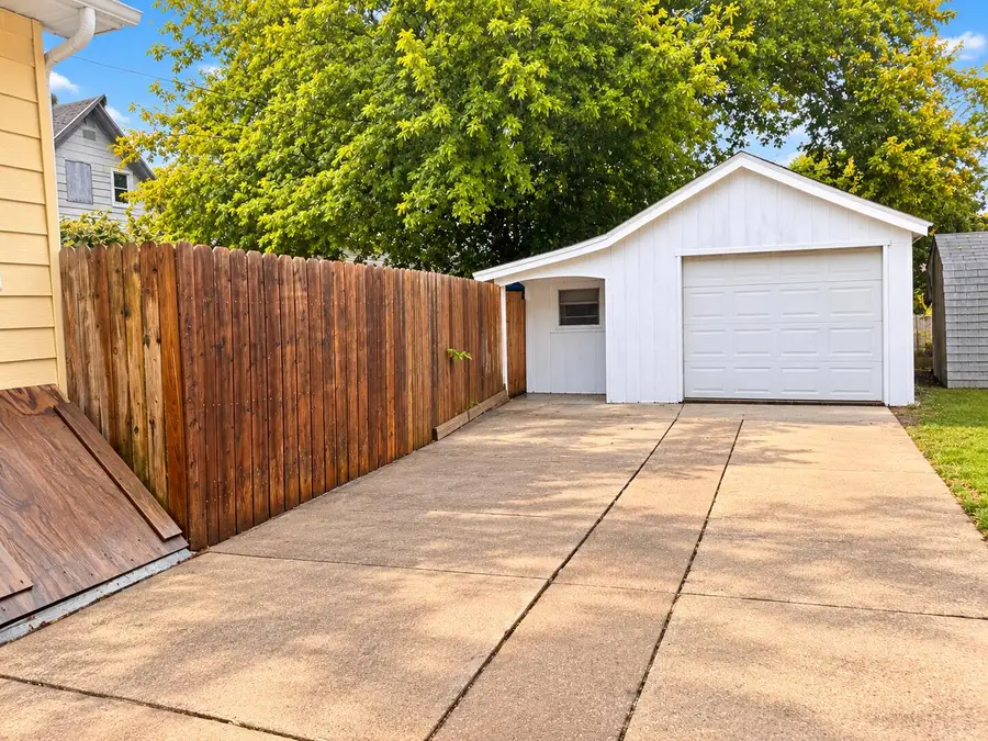 2063 Green St, Racine, WI 53402 - #3