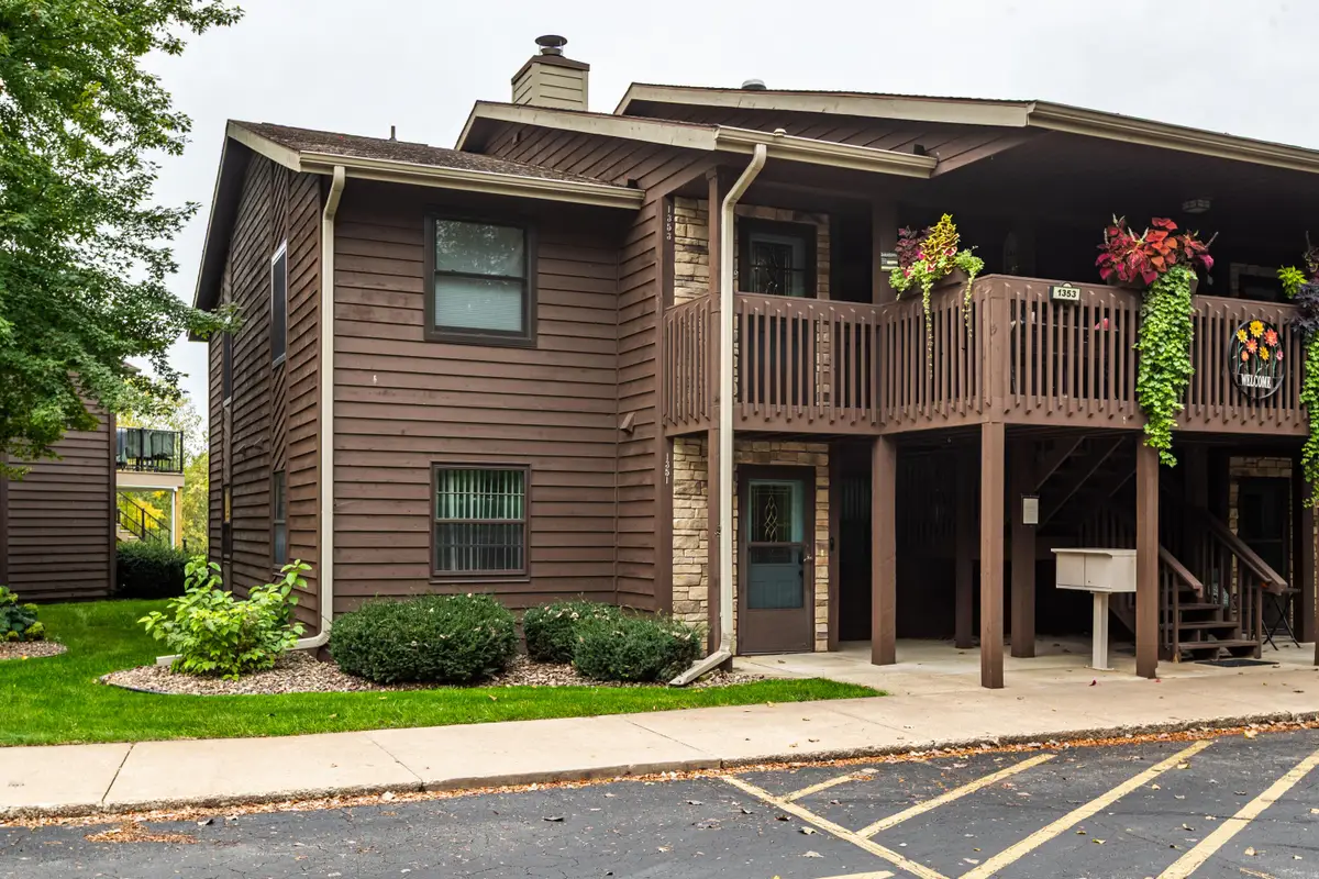 1351 Lauderdale Pl, Onalaska, WI 54650 - #1