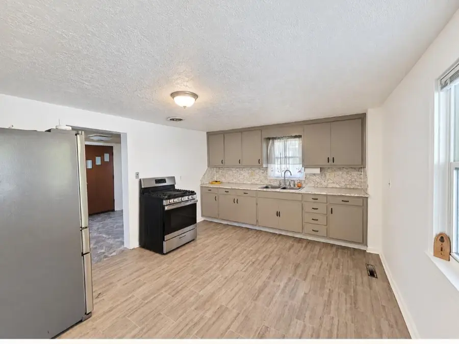 1437 Park Ave, Racine, WI 53403 - #3