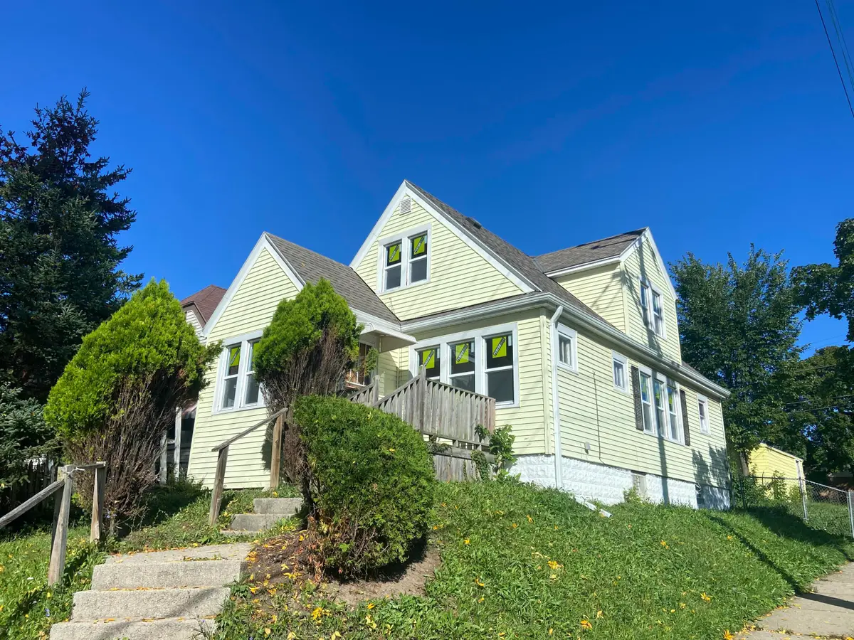4702 N 31st St, Milwaukee, WI 53209 - #1