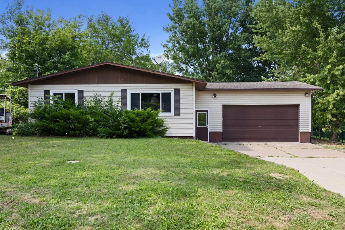 460 Center St, Dakota, MN 55925 - #1