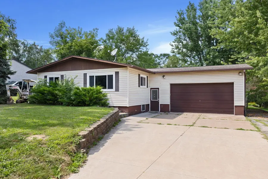 460 Center St, Dakota, MN 55925 - #2