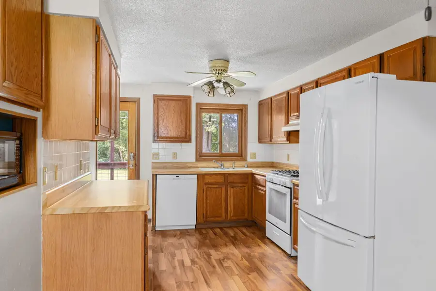 460 Center St, Dakota, MN 55925 - #3