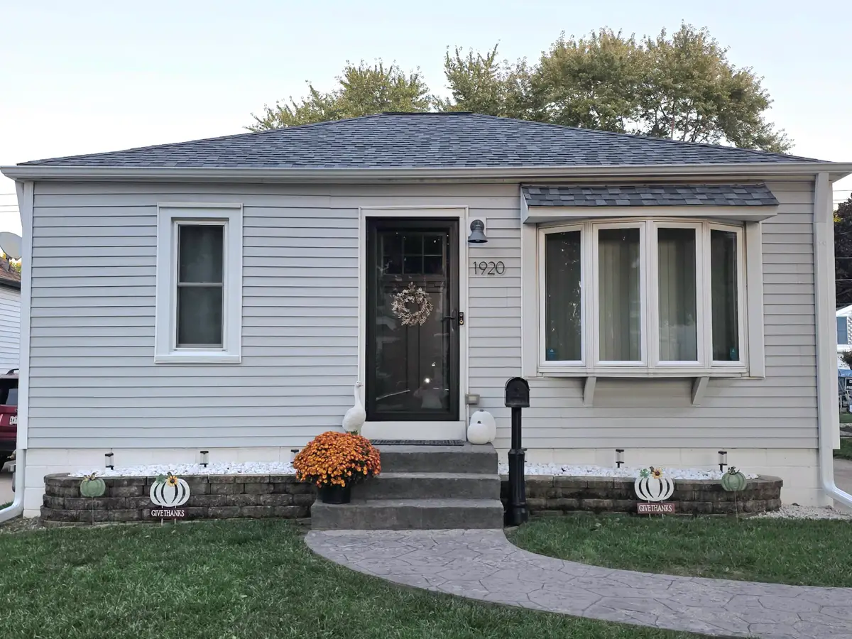 1920 S 97th St, West Allis, WI 53227 - #1