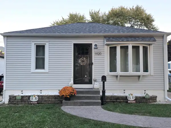 1920 S 97th St, West Allis, WI 53227