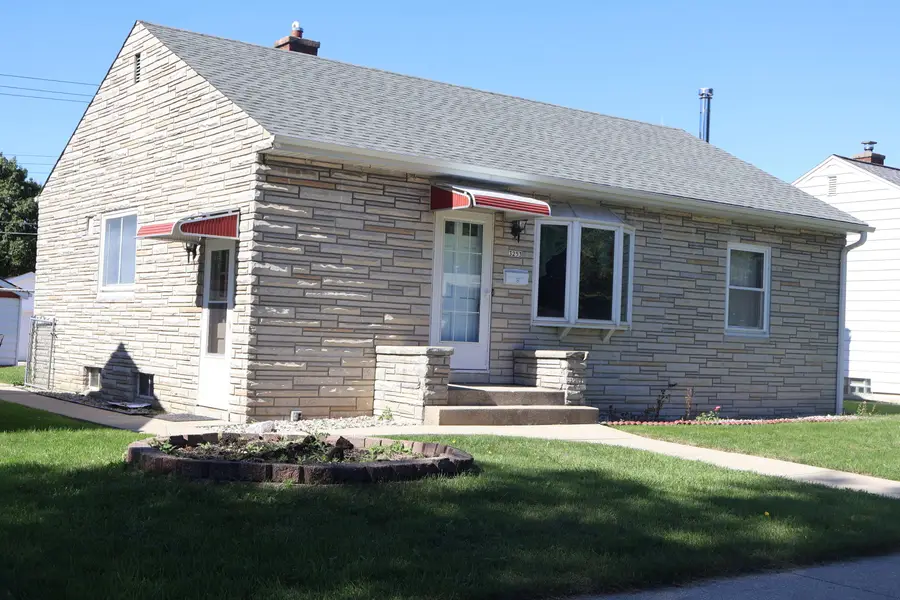 3253 S 68th St, Milwaukee, WI 53219 - #2
