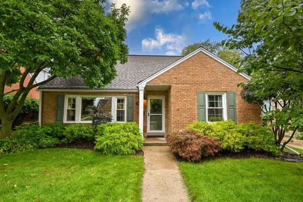 2425 N 81st St, Wauwatosa, WI 53213
