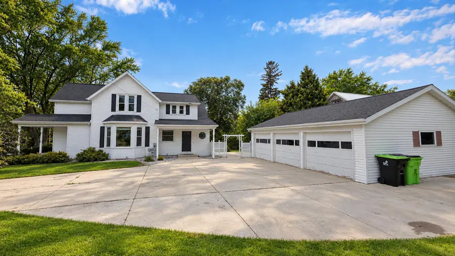 124 S Columbia St, Chilton, WI 53014 - #2