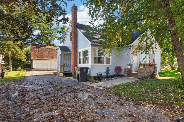 114 S 1st St, Salem Lakes, WI 53170