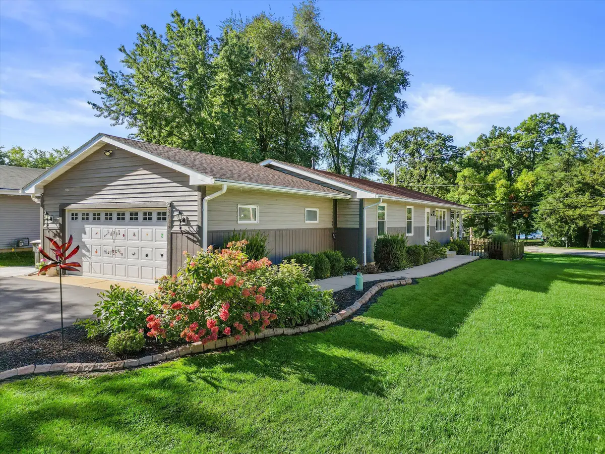 27151 99th St, Trevor, WI 53179 - #1
