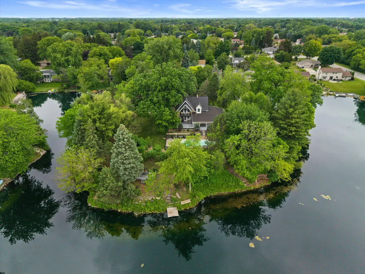 3609 Waterbury Ln, Racine, WI 53403 - #1