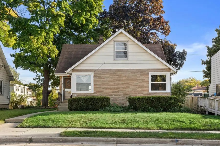 6215 W Arthur Ave, West Allis, WI 53219 - #2
