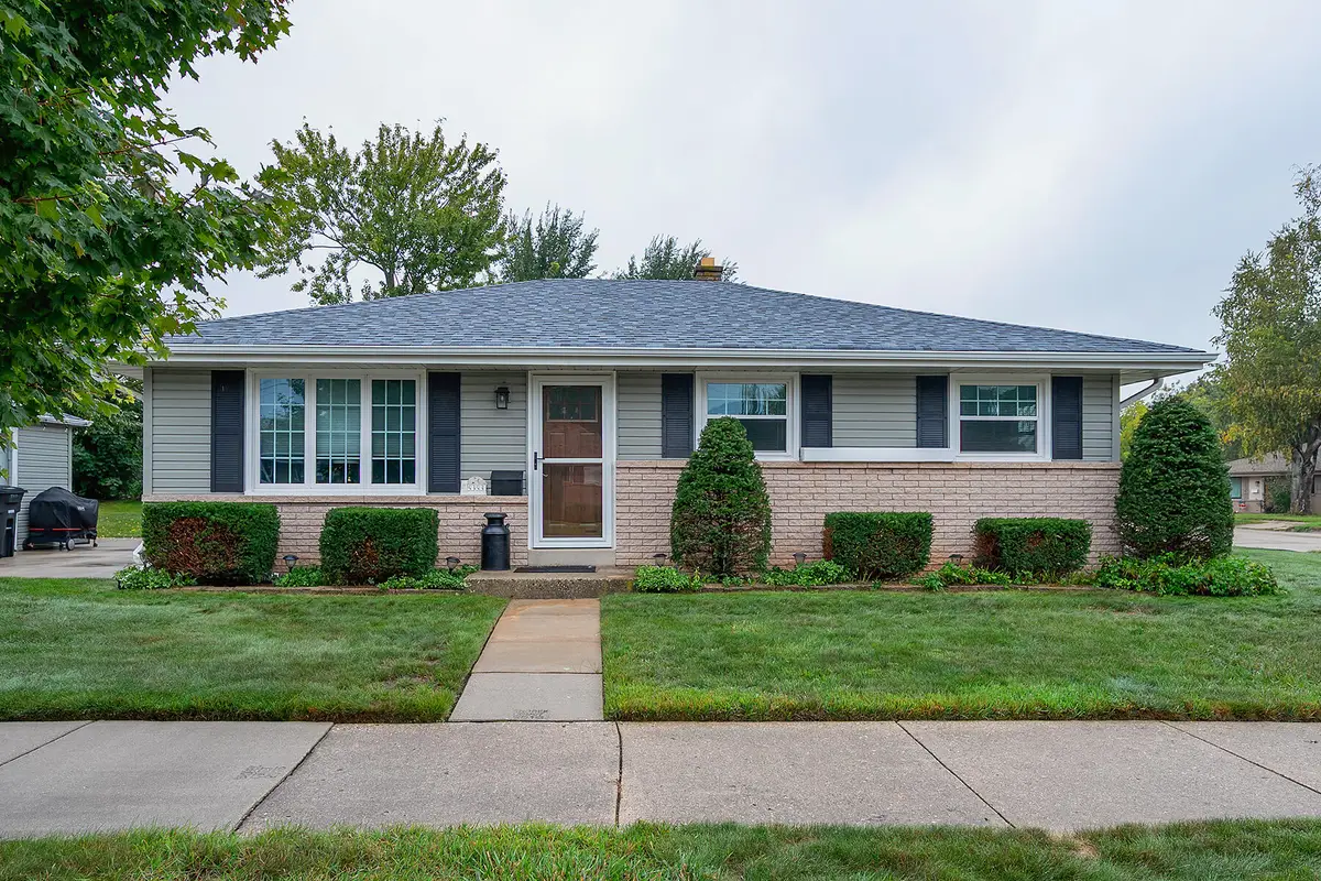 5353 S Elaine Ave, Cudahy, WI 53110 - #1